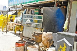 蘭州新區(qū)一小校門“圍城” 流動(dòng)攤販扎堆 食品安全與交通消防隱患亟待破局